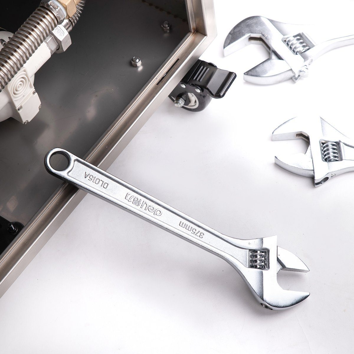 Adjustable Spanner 15" Deli Tools EDL015A (silver) - Image 4