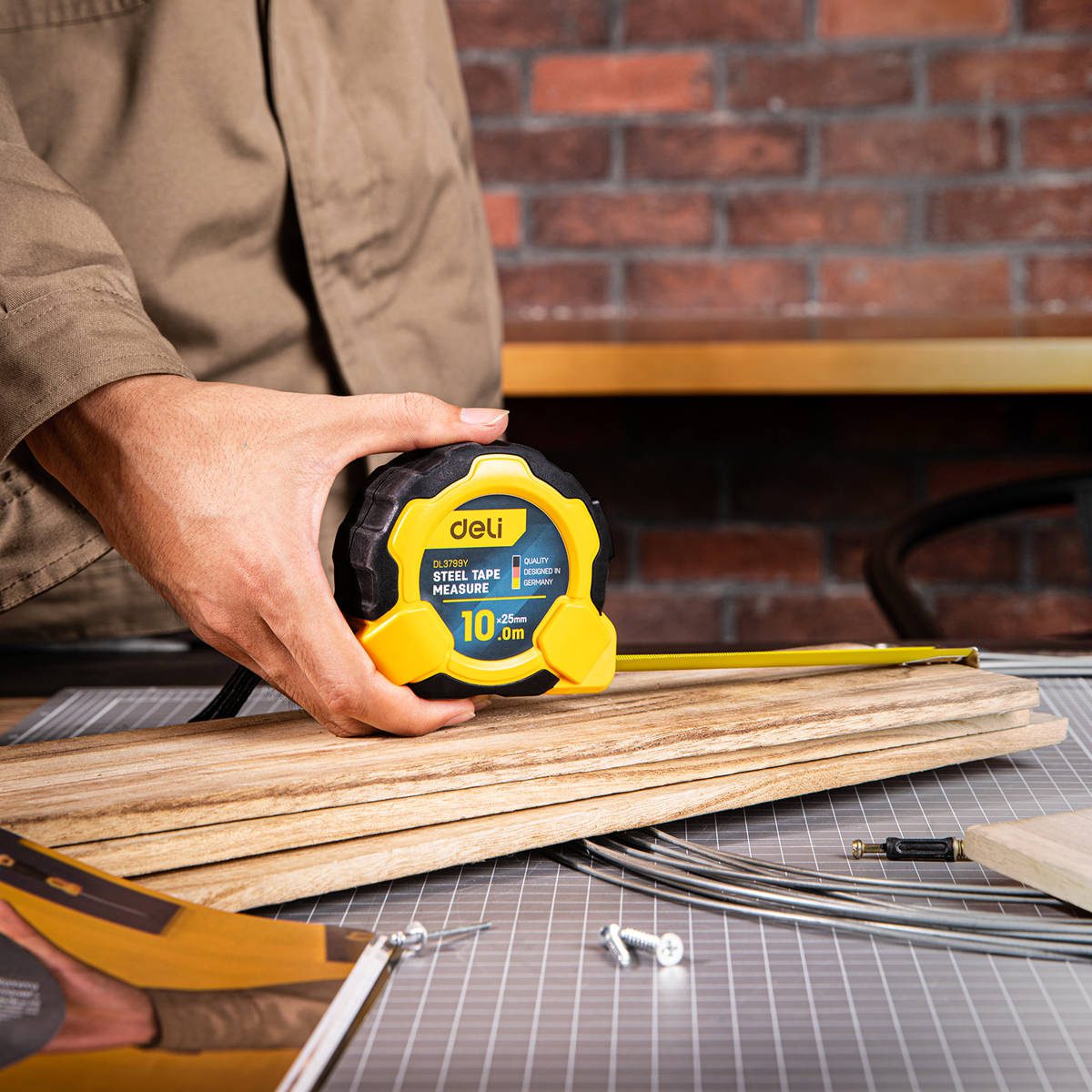 Steel Measuring Tape 10m/25mm Deli Tools EDL3799Y (yellow) - Image 6